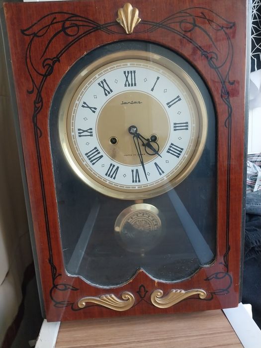 Настенные часы Янтарь с боем.