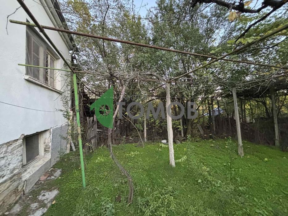 Къща с голям двор в село Найденово