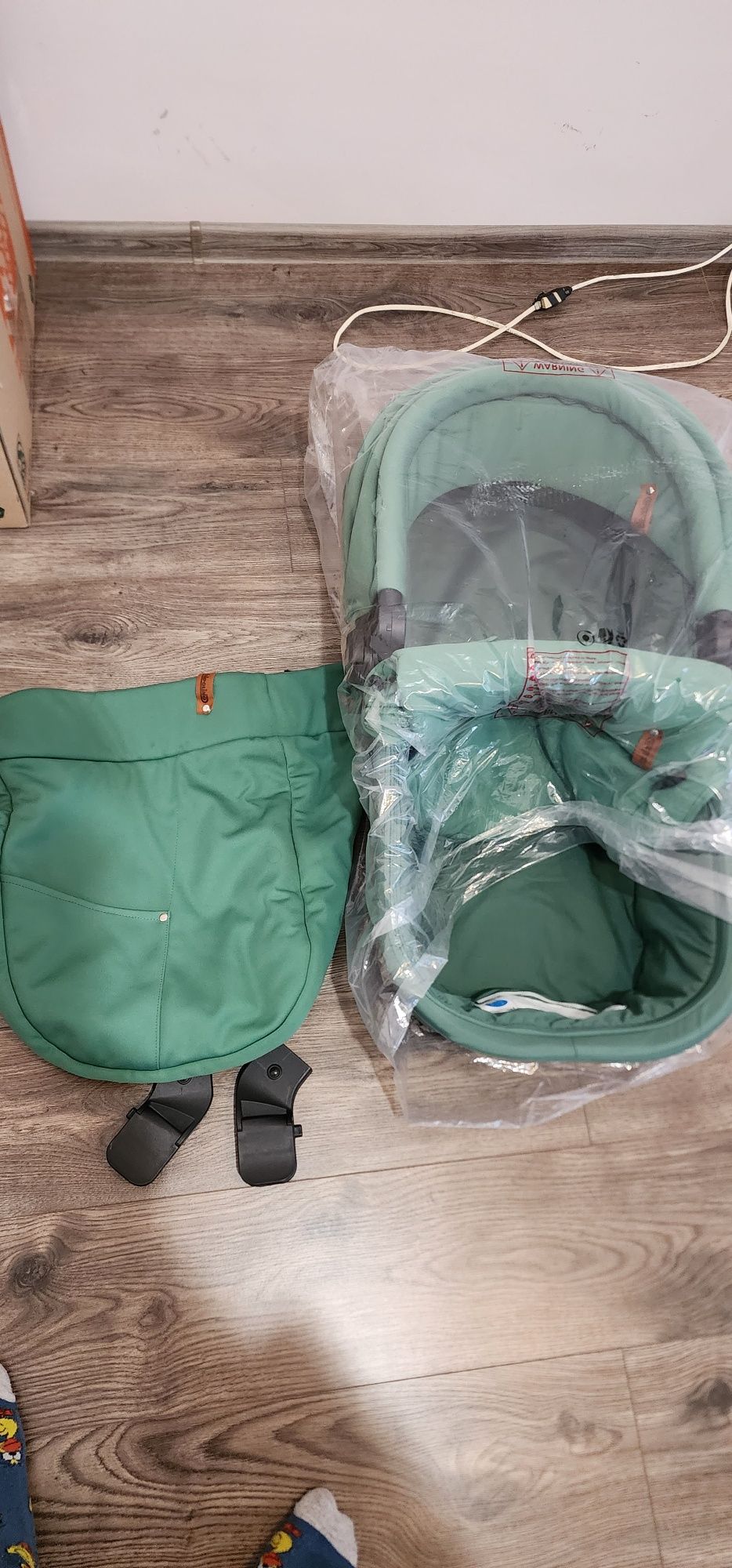 Продавам бебешка количка Chipolino Piruet 3 in 1