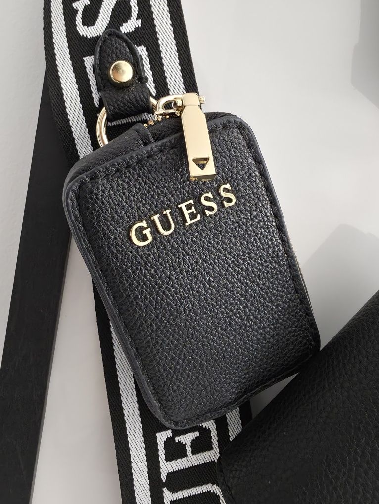 Чанта GUESS Latona