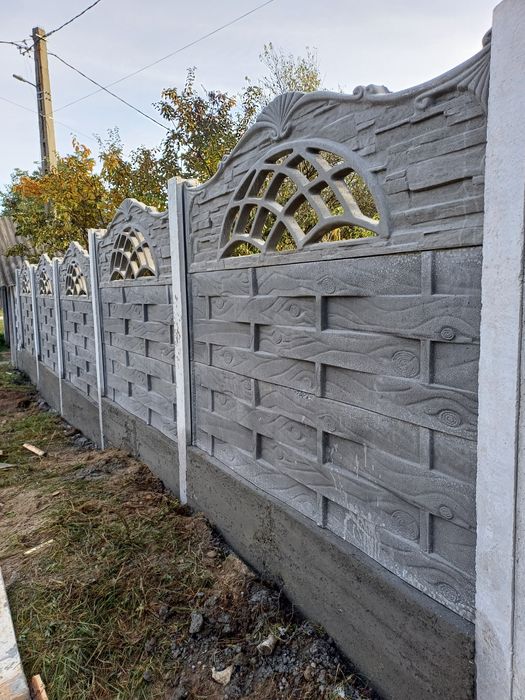 Executăm gard de plăci sau de beton