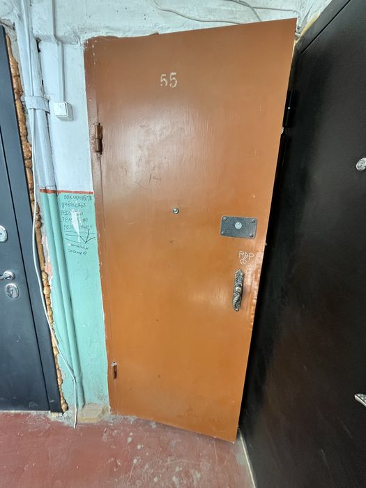 Дверь железный выходной