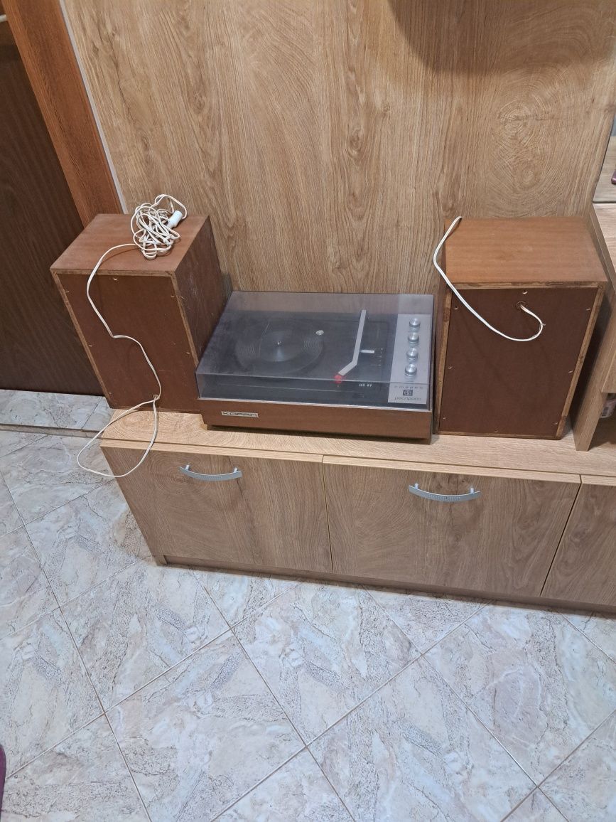 Работещ грамофон с тонколони