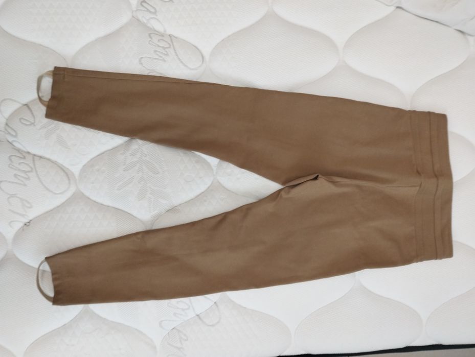 Клин светло кафяво - бежово