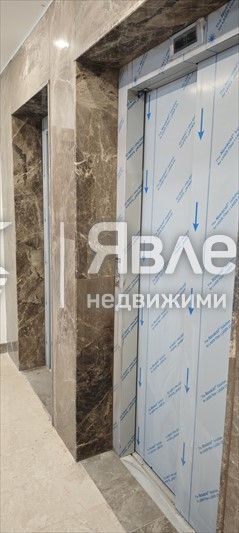ЯВЛЕНА ЛАГЕРА продава 2-стаен апартамент в нова сграда в кв. Сердика