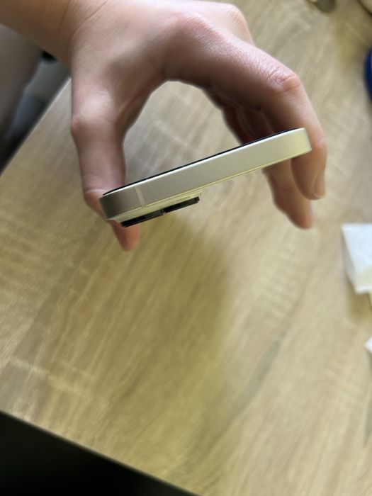 Spre vanzare Iphone 14 alb