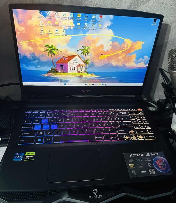 Vând Laptop Gaming MSI Katana 15 B12V impecabil ca nou !