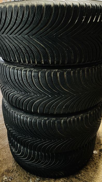 225 50 R17 зимни 4 броя Michelin Alpin 5