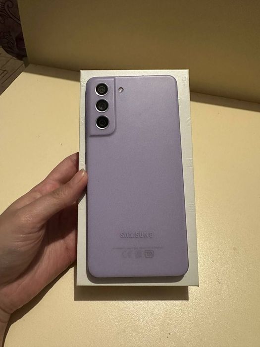 Samsung S21 FE смартфон