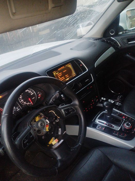 Navigatie consola volan scaune abs radio aeroterma clima grila audi q5