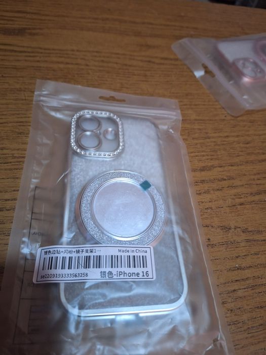 Vand husa iphon 16 nou