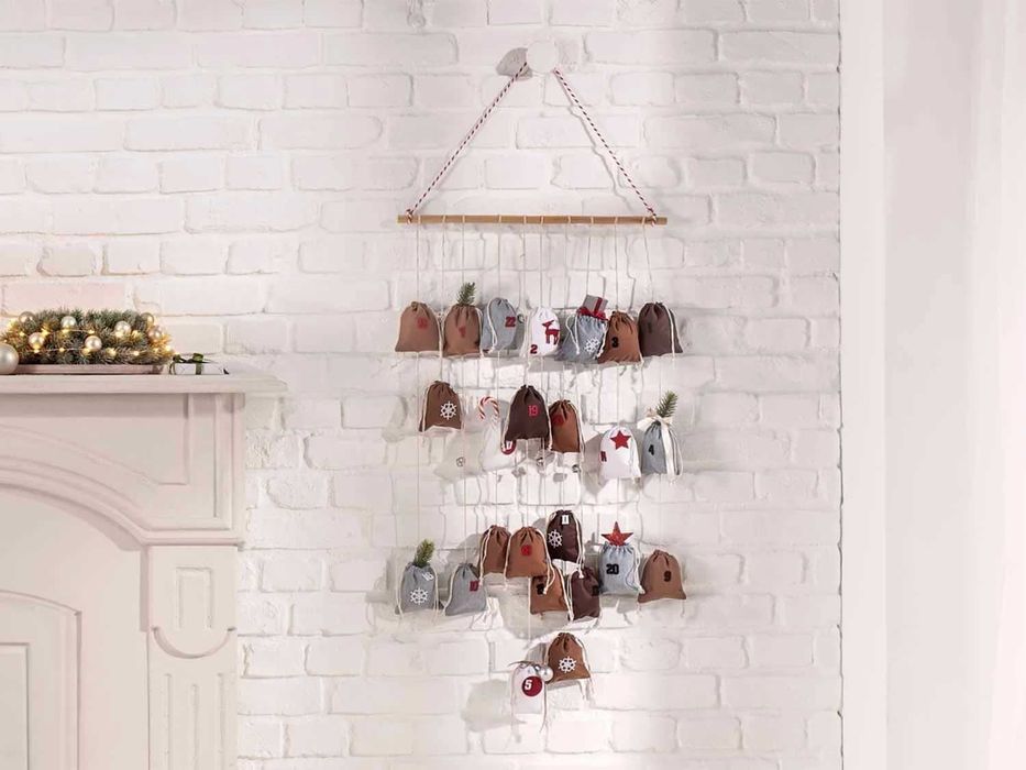 Коледен календар с 24 торбички за подаръци Адвент календар
