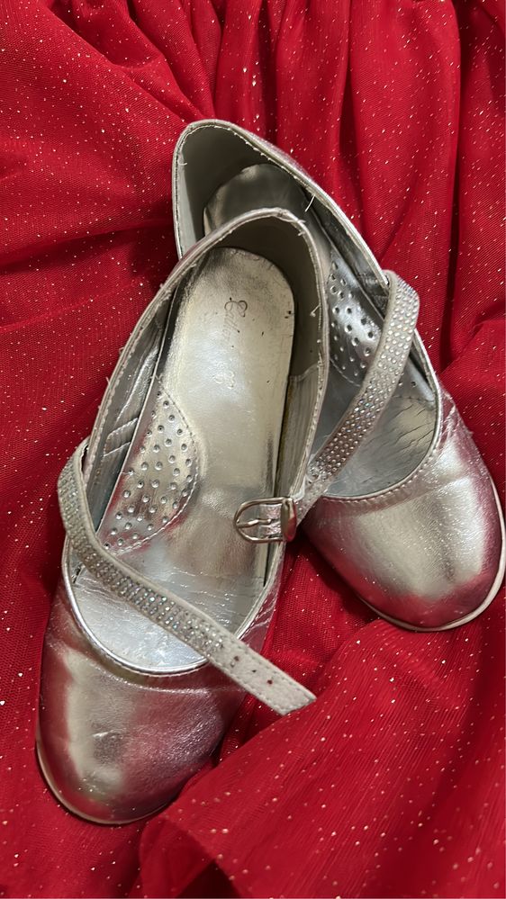 Vand rochita H&M si balerini argintii