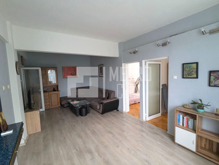 Продава се Тристаен апартамент в София, Център - 74 кв.м за 3109 €/кв.м - Снимка #2
