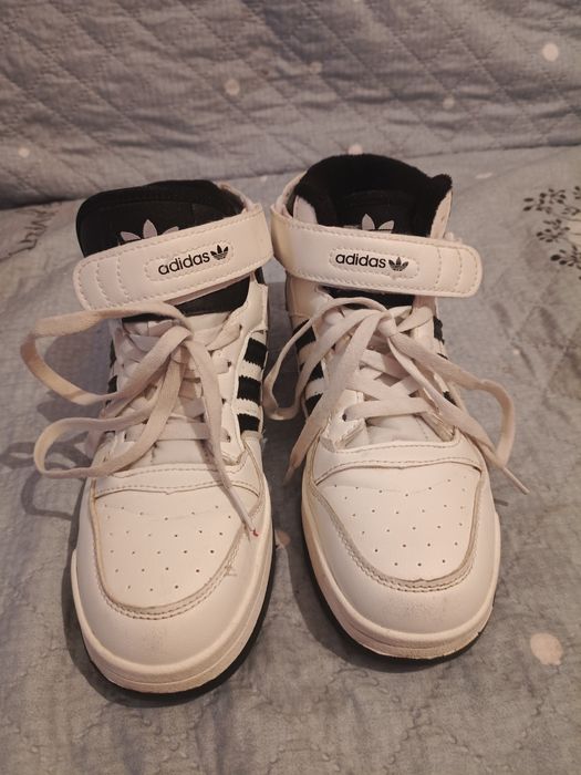 Продаю, срочно,оригинальные кроссовки