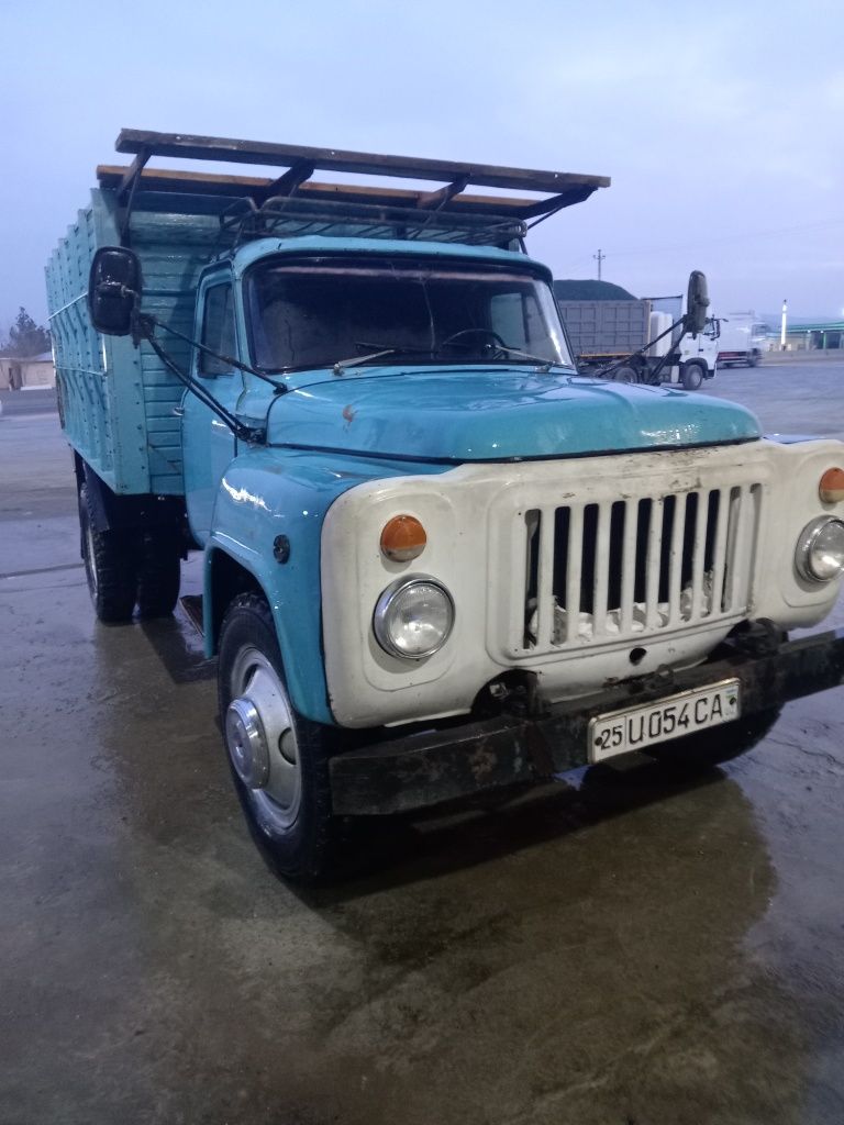 Gaz 53 sotiladi.