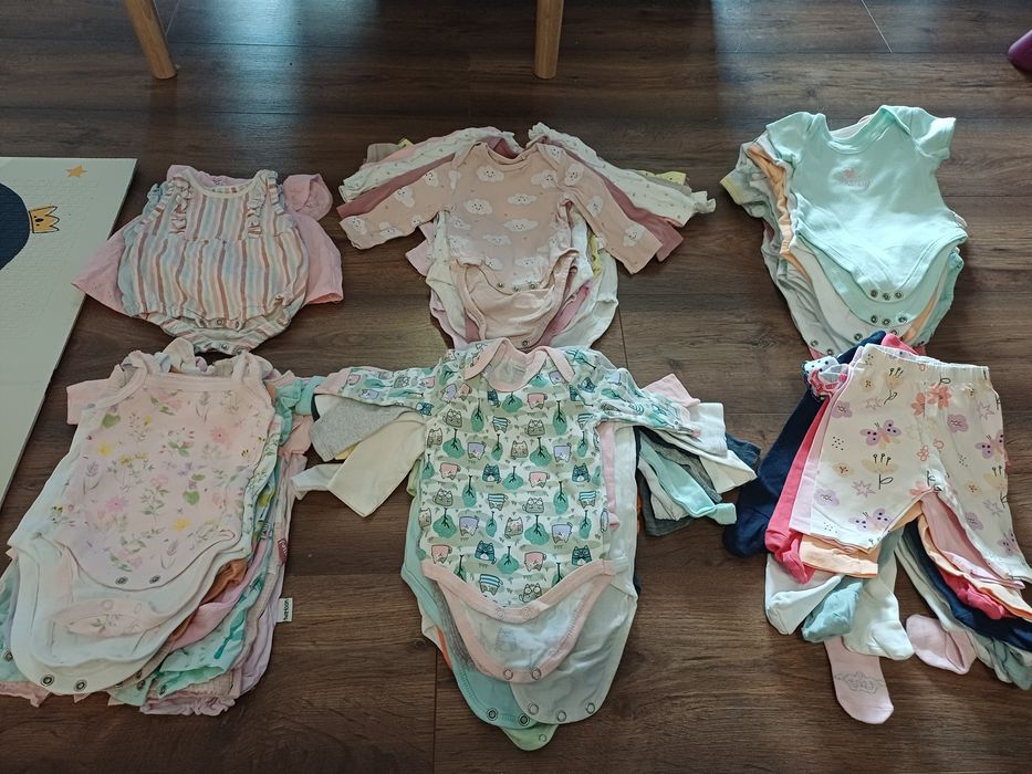 Подарявам бебешки дрешки