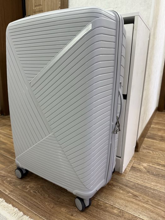 Продам большой чемодан