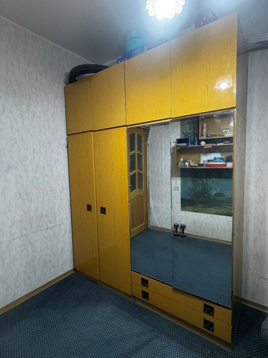 Шкаф Шифонер с зеркалом в хорошем состоянии