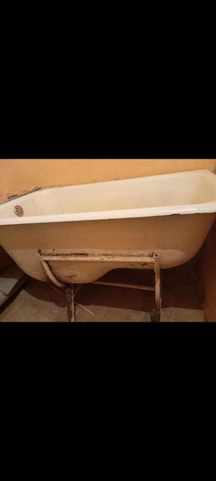 Ванна чугунная с железной ношкой