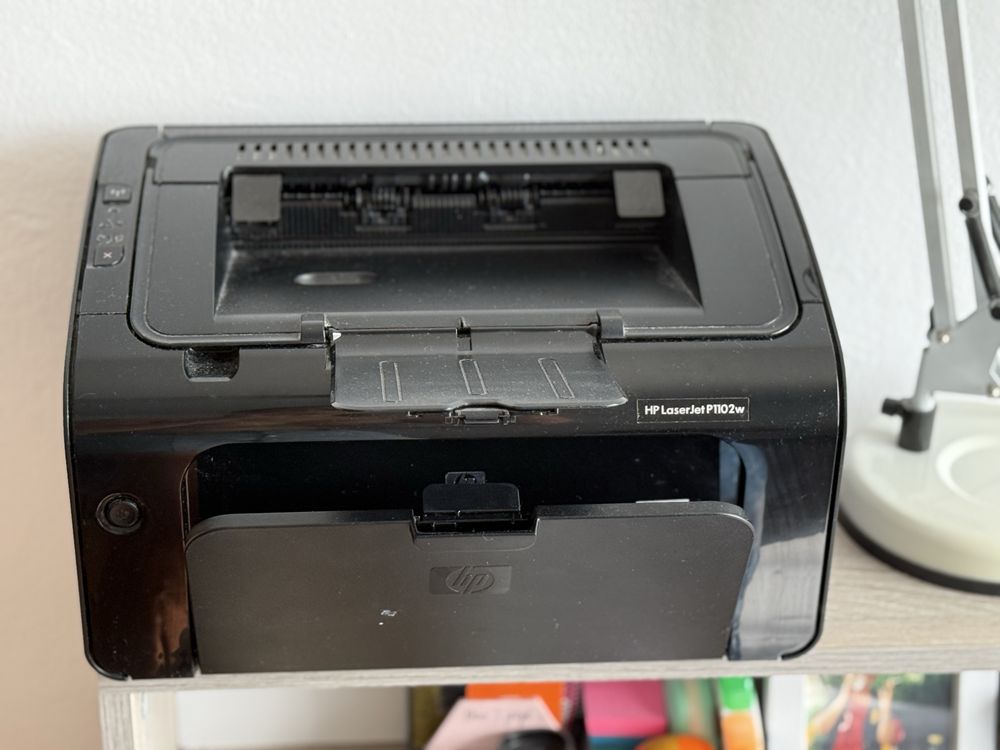 HP LaserJet P1102w – лазерен принтер с Wi-Fi