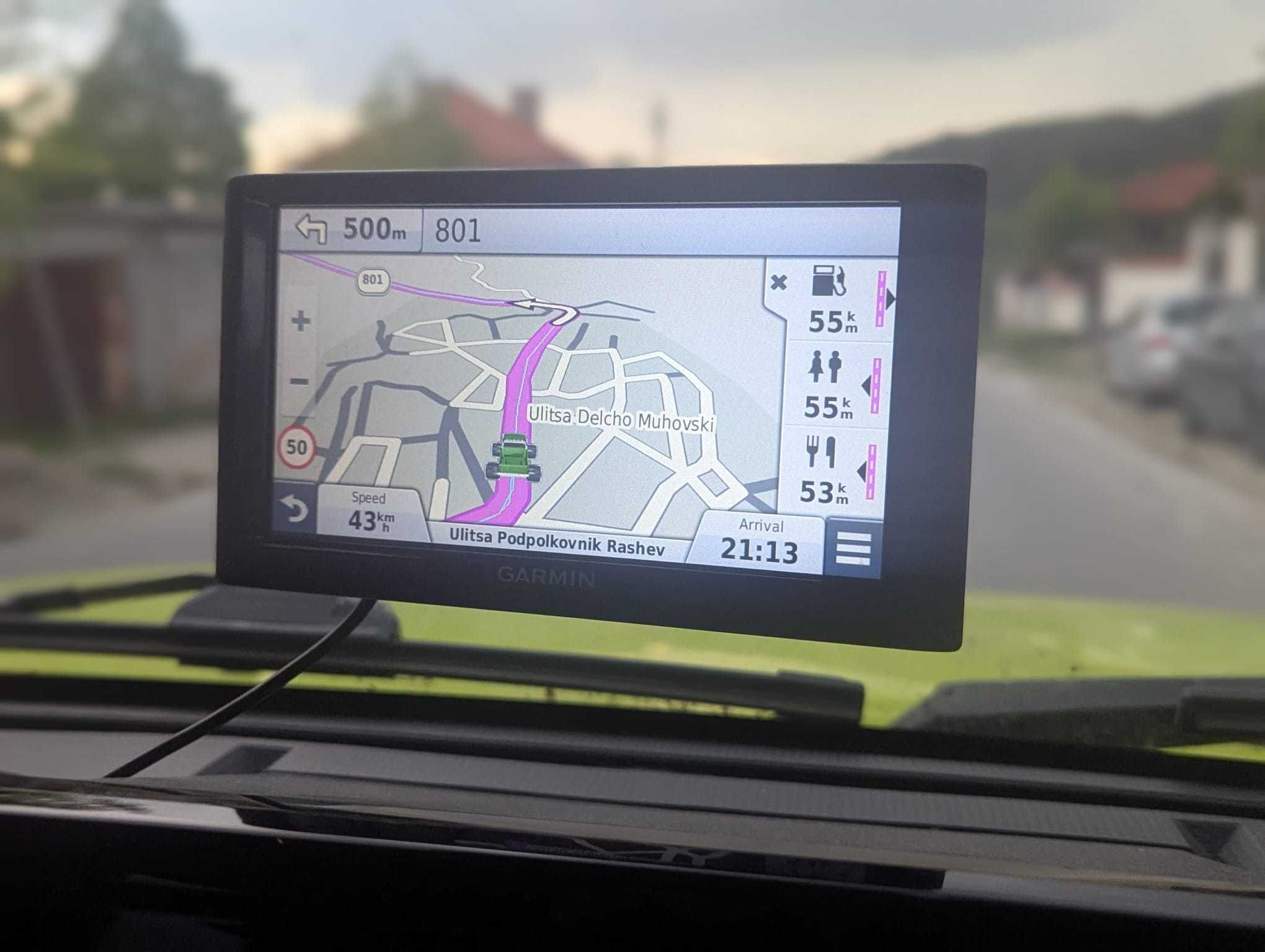 Garmin nüvi 68 за Европа + аксесоари (зарядно, стойка, SD карта)