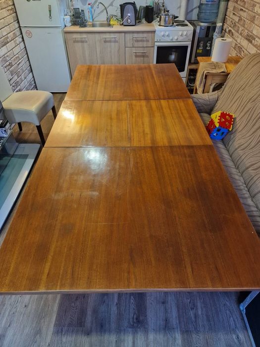 Трапезна маса Баварска орех  комплект със шест стола