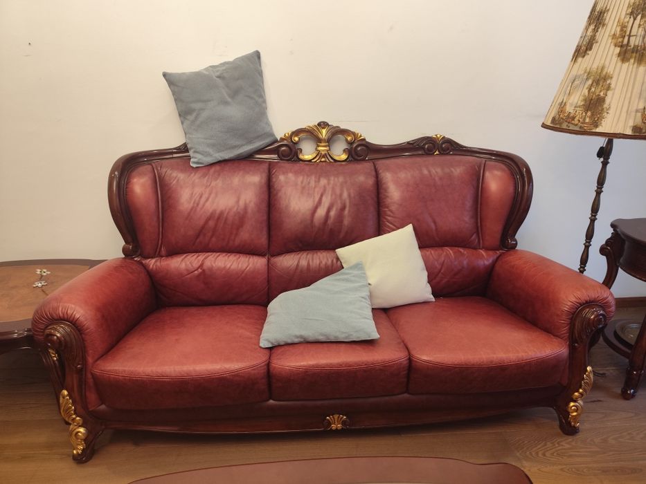 Vând set canapele din piele naturala,calitate extra,plus două mese.  l