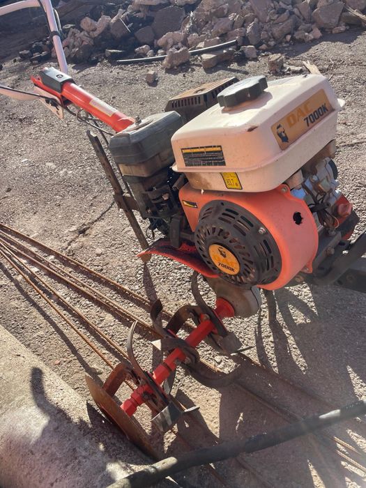 Motosapa Ruris si unealta imprastiat seminte