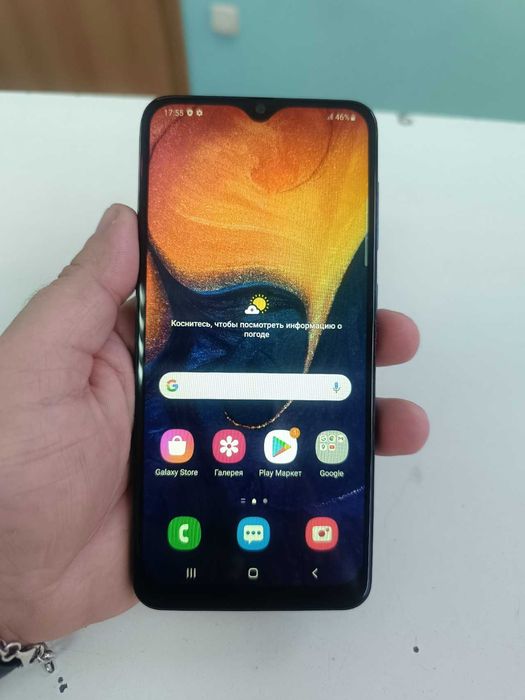 Продам смартфон Samsung A50 в хорошем состоянии без трещин