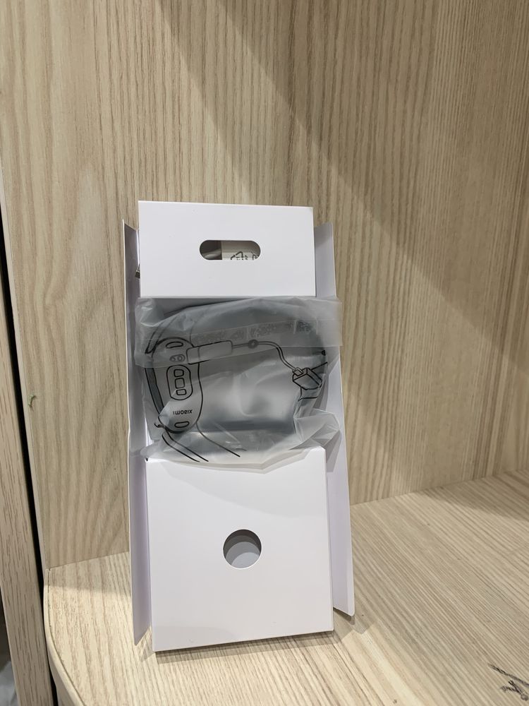 Mi band 8 Global (б/у) + 3 ремешка