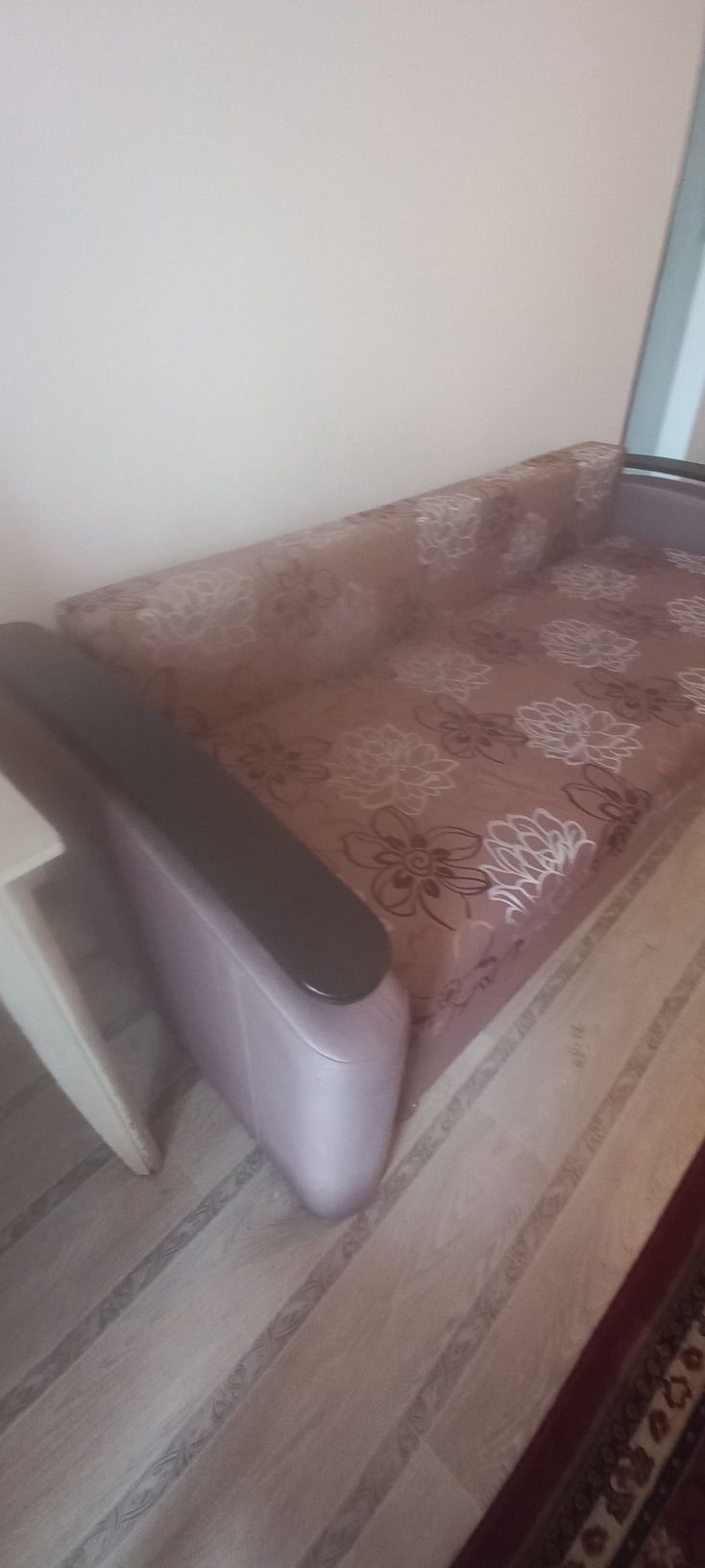 Диван продам     .
