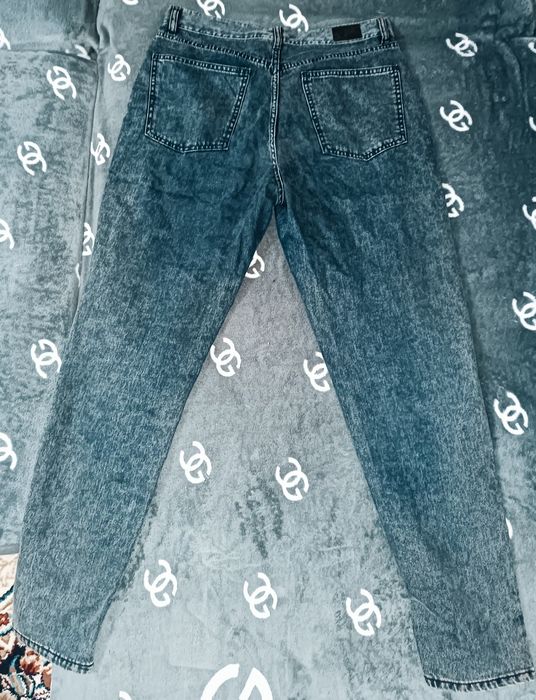 Мужскме джинсы в отличном состоянии