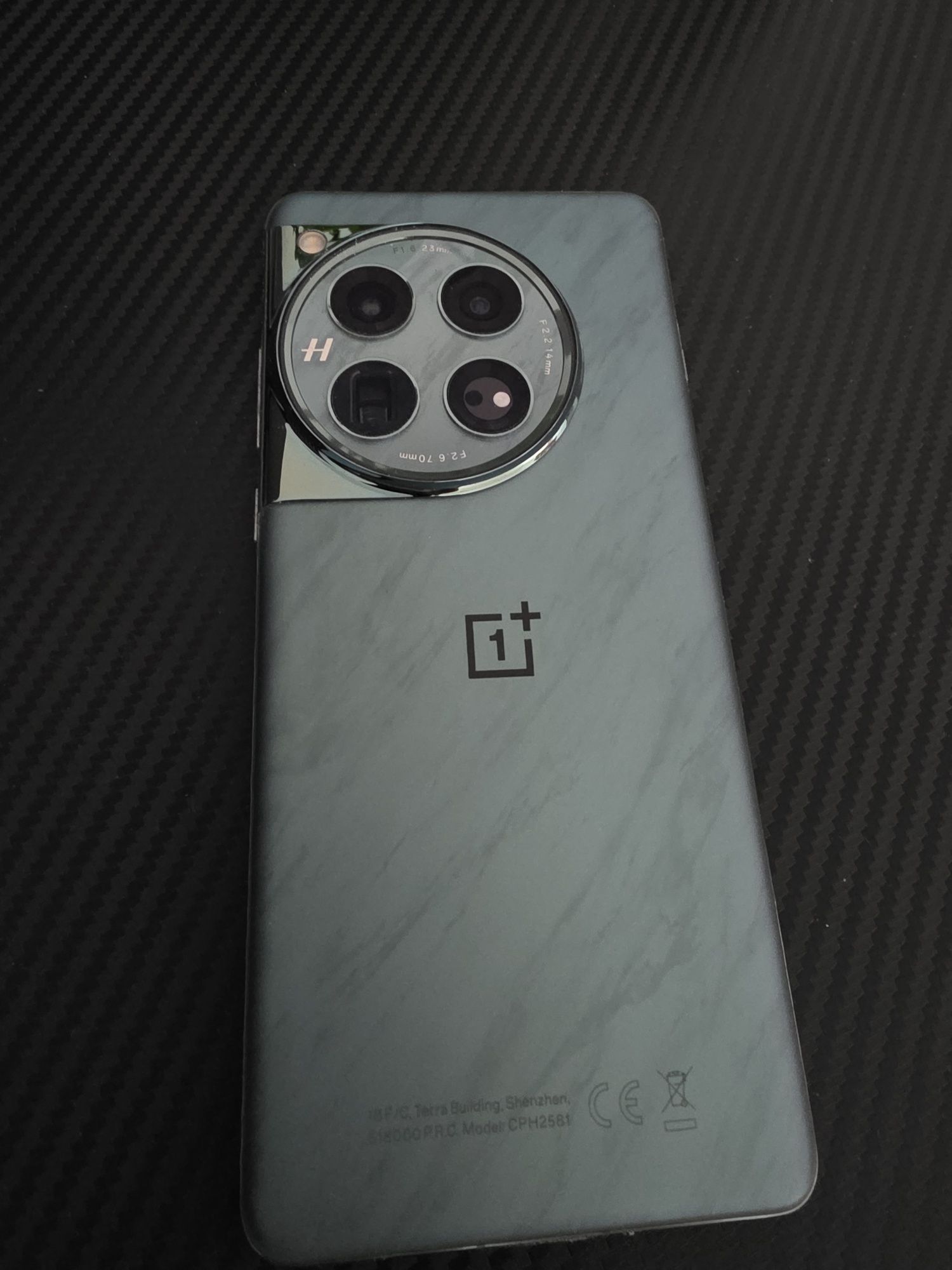 OnePlus 12, 16 GB RAM, 512 GB memorie