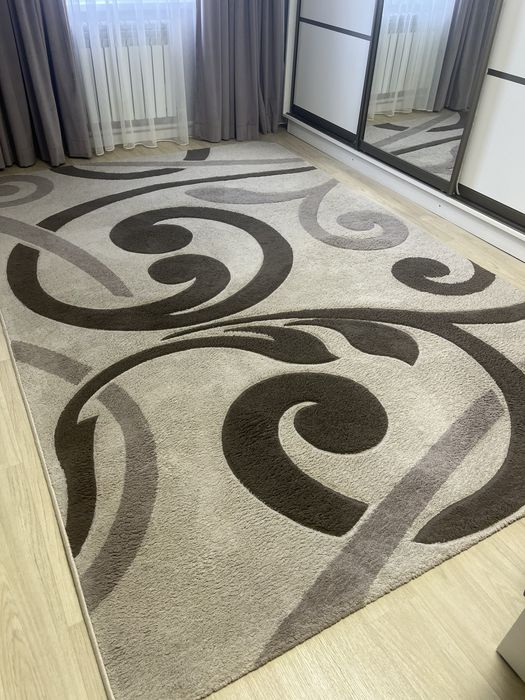 Ковер 2х3 красивый почти новый