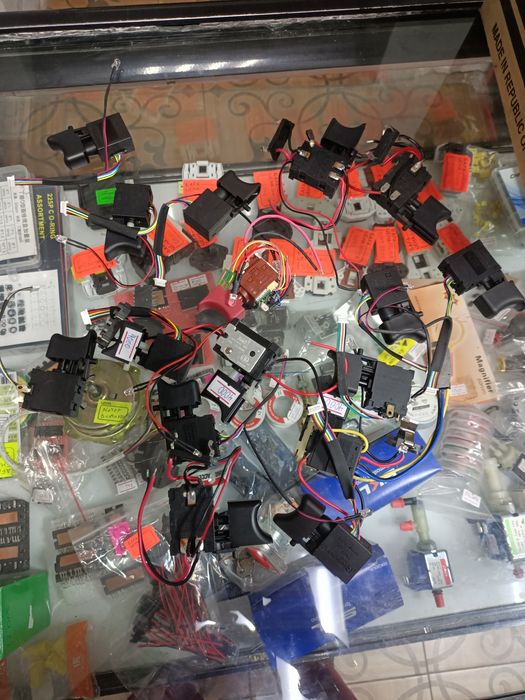 Кнопки и переключатели на болгарки и шруповерты 2000тт