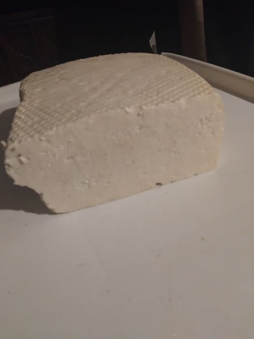 Vând brânză de vacă