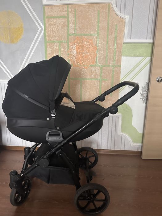 Детская коляска 3 в одном