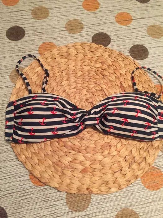 Ново горнище на бански с твърда чашка, размер XS/S, 5лв