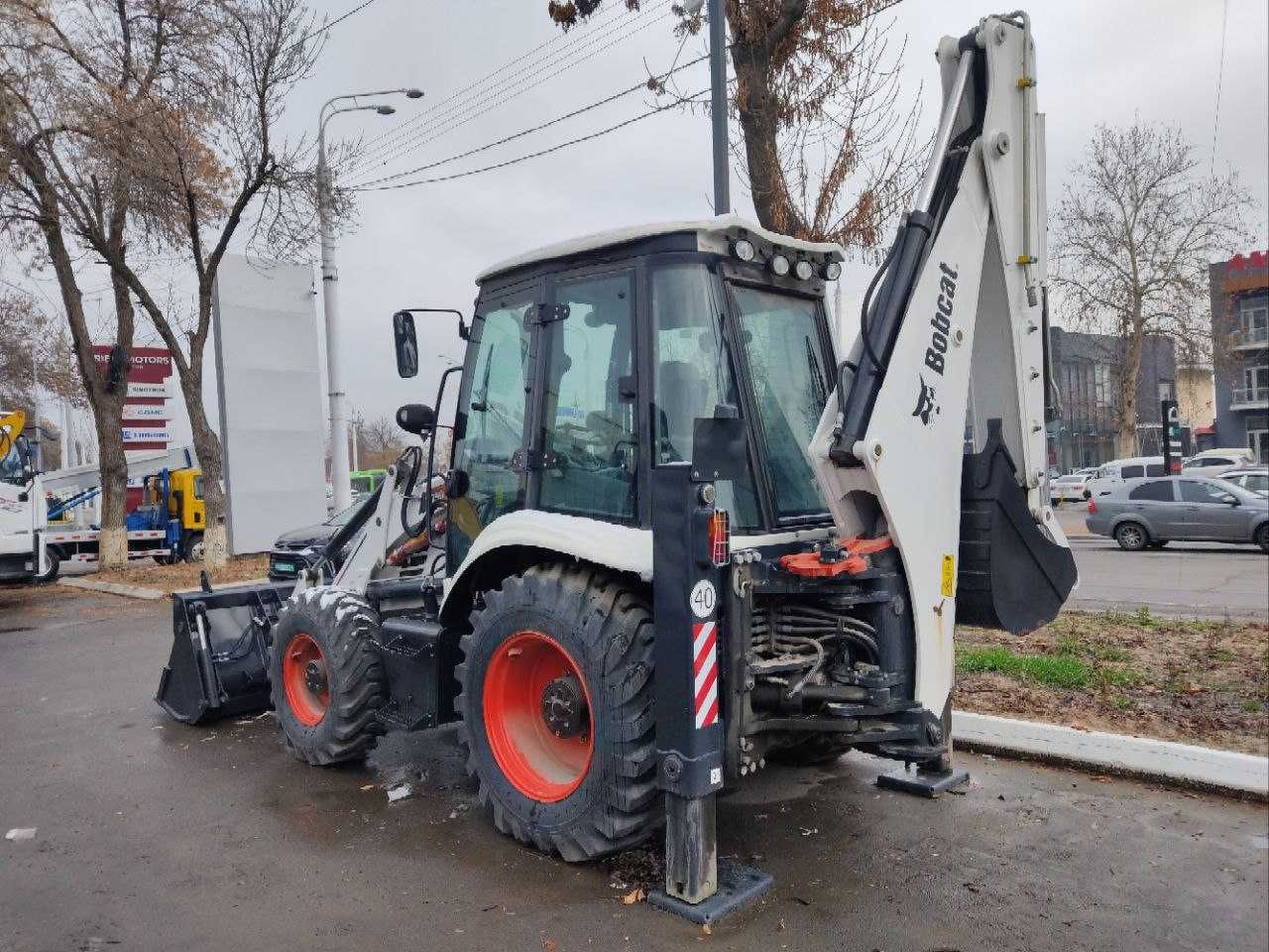 Amerikalik Ekskovator-Pogruzchik BOBCAT B750