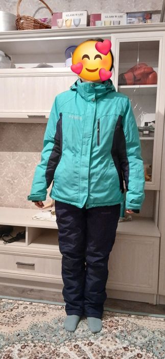 Продам лыжный зимний костюм  20 тысяч,куртка новая не одевала  20тыс,