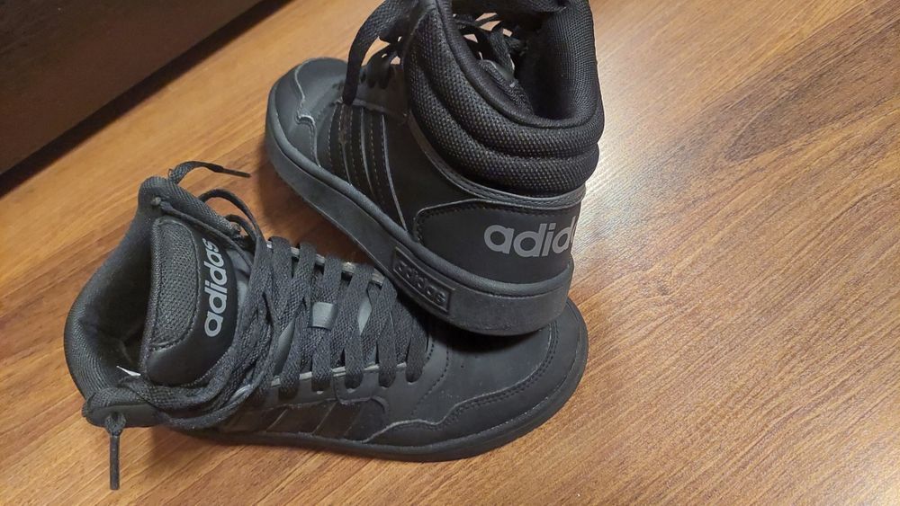 Adidas  35,5 черни
