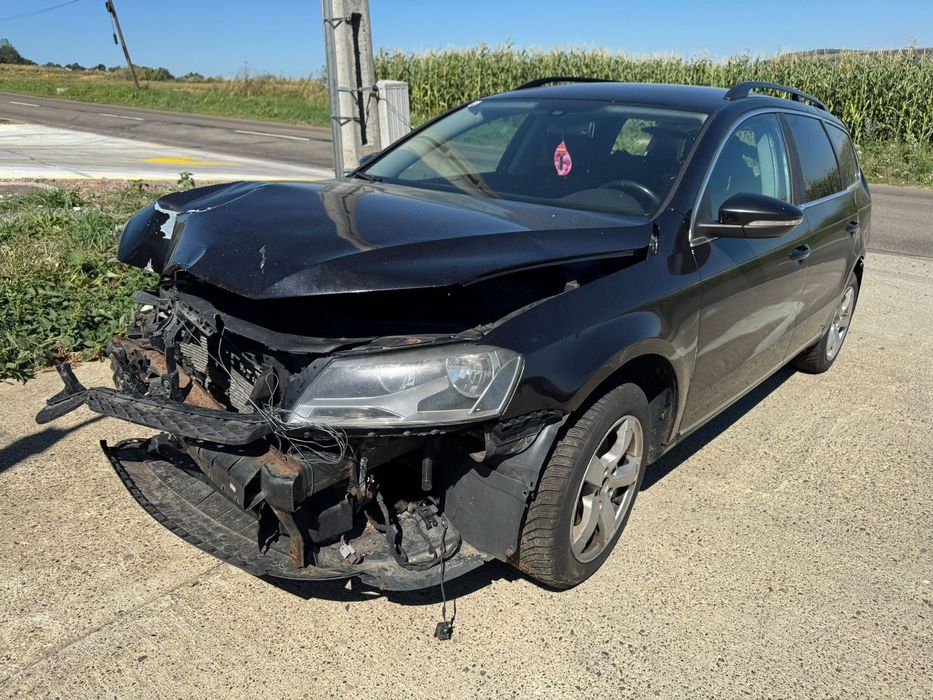 Dezmembrez / Dezmembrari / Piese / Accesorii Vw passat b7 break negru 1.6 tdi cay 2011 stanga