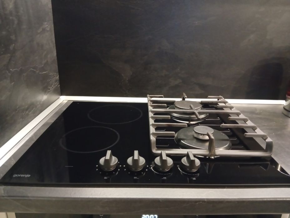 Комбиниран котлон за вграждане Gorenje