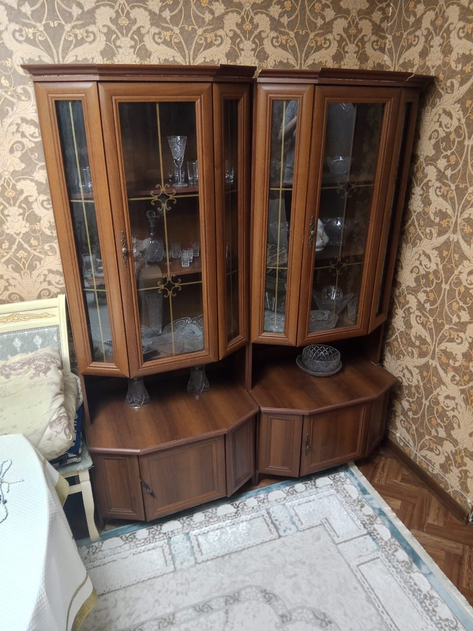 Продам сервант очень в хорошем качестве и состоянии
