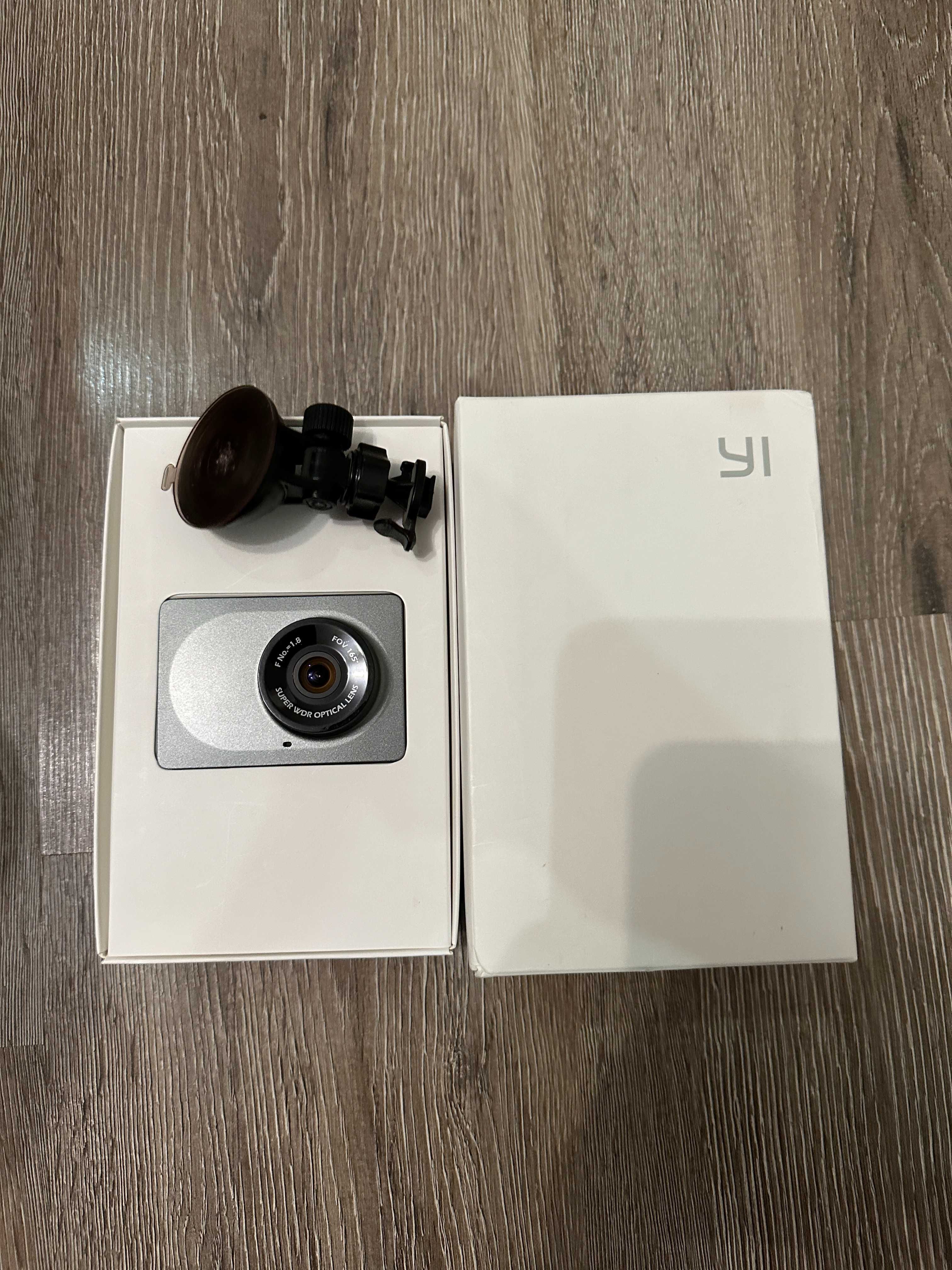 Видеорегистратор XIAOMI YI Smart Dash Cam