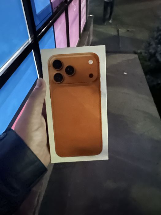 Iphone 17 pro max 256 оранжевый