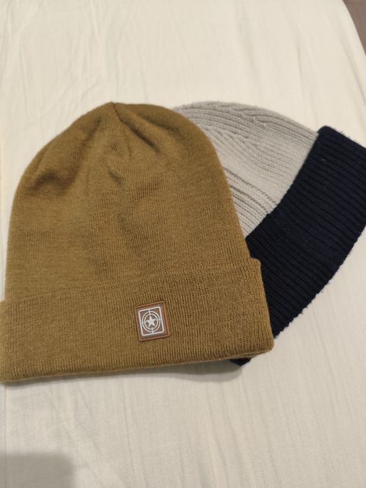 Две зимни шапки комплект