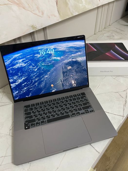 Apple MacBook m2 pro