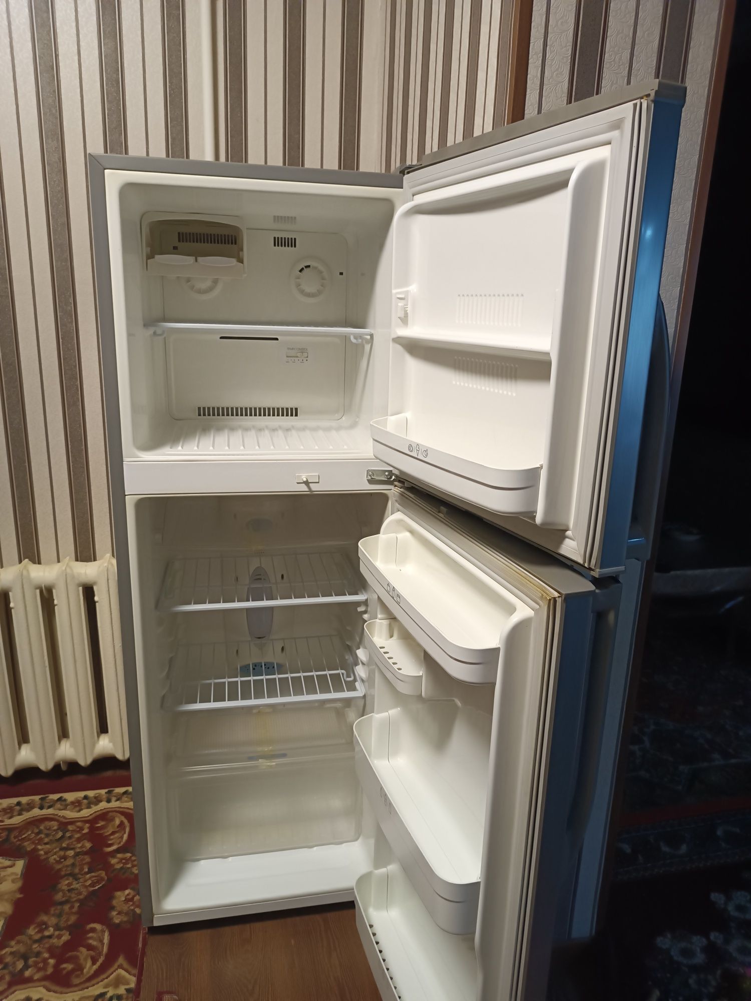 Холодильник "LG"